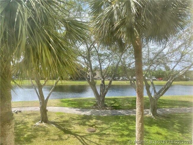 Building Photo - 2322 S Cypress Bend Dr