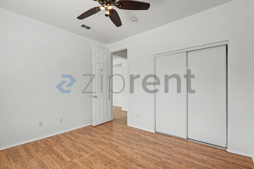Building Photo - Unit