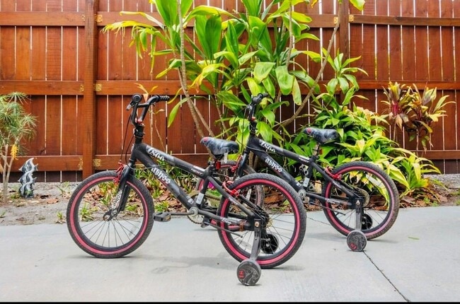 Building Photo - 279 Hach Ln