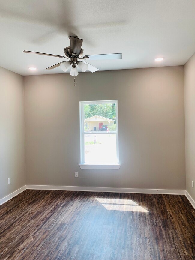 Building Photo - Chestnut (440)