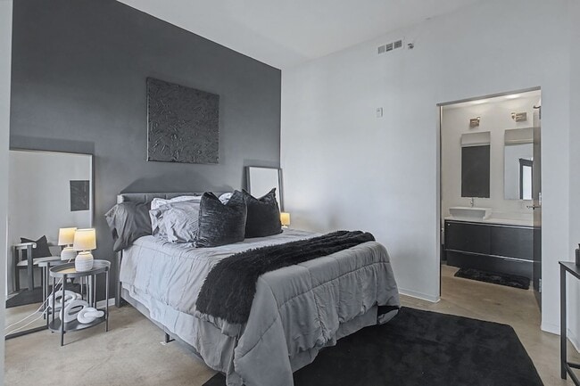 Building Photo - 2115 Yeaman Pl