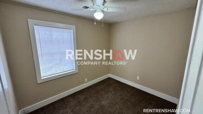 Building Photo - 822 Eyers Rd