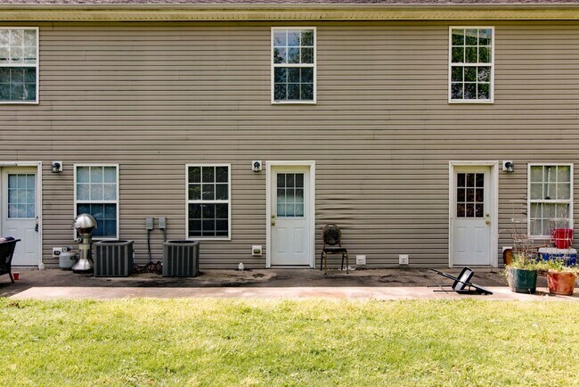 Building Photo - 821 Oak Arbor Ct