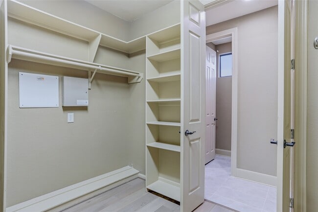 Building Photo - 1603 W 14th St