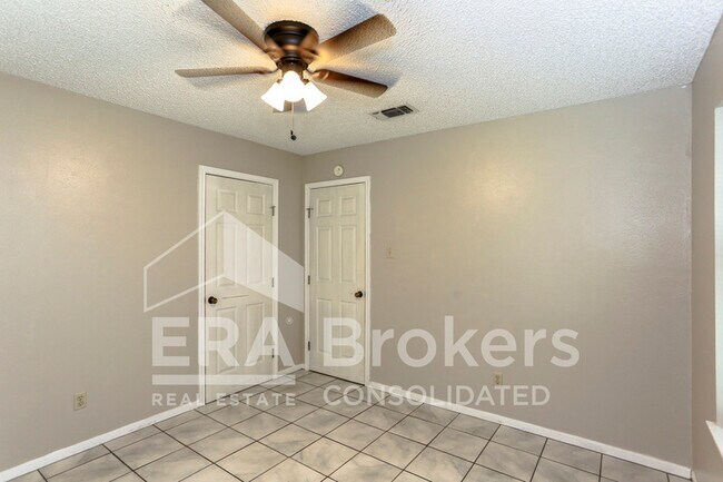 Building Photo - 1712 Sherman Dr