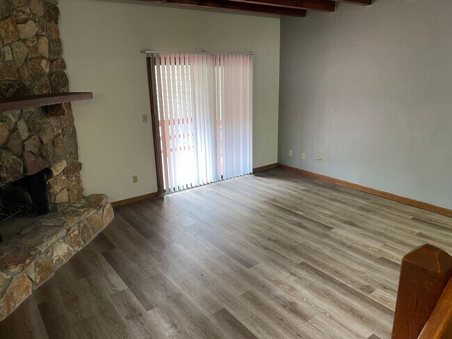 Building Photo - 3744 Donovan Dr