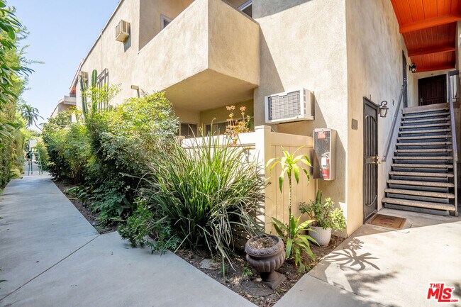 Building Photo - 12014 Kling St