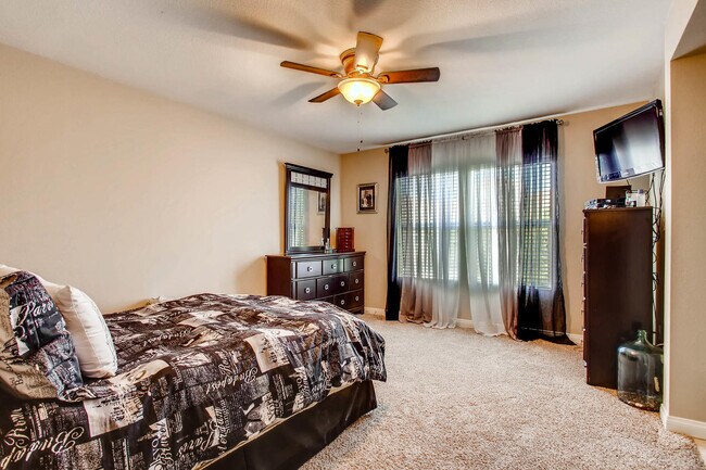 Building Photo - Stylish 3-Bedroom Townhome Near San Luis R...