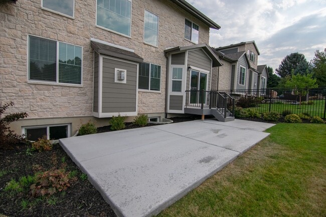 Building Photo - Gorgeous 2-Story Home In a Gated Community!