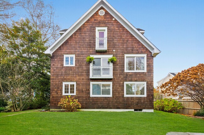 Building Photo - 2 Goldwin St