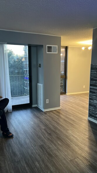 Building Photo - 2300 Pimmit Dr