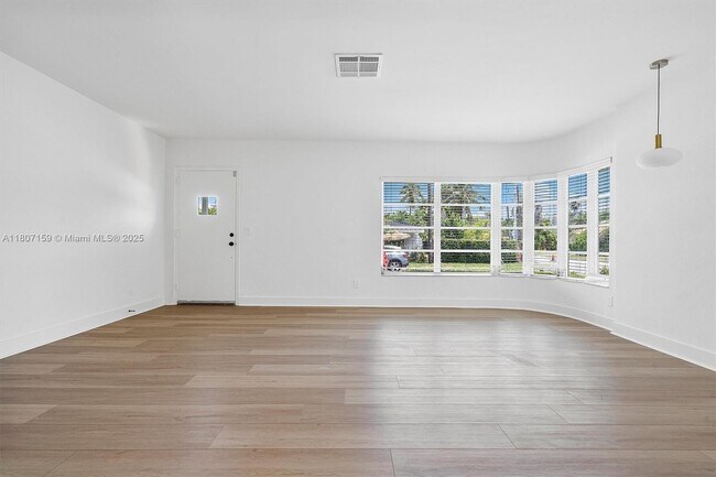 Building Photo - 500 92nd St