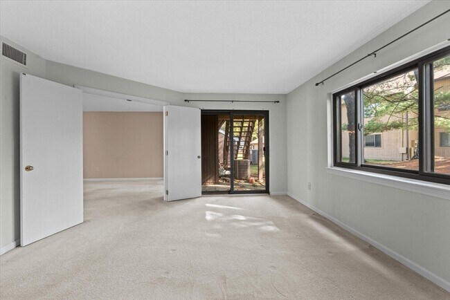 Building Photo - 221 Trailside Way