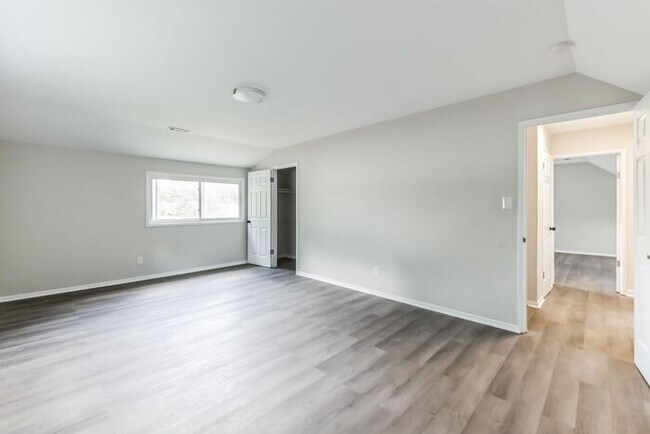 Building Photo - 9302 Holbrook Dr