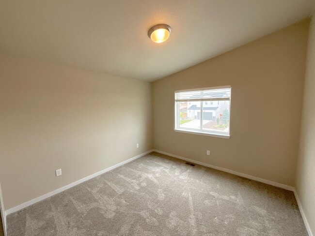 Building Photo - 3 Bedroom Home Available Near S Powers Blv...