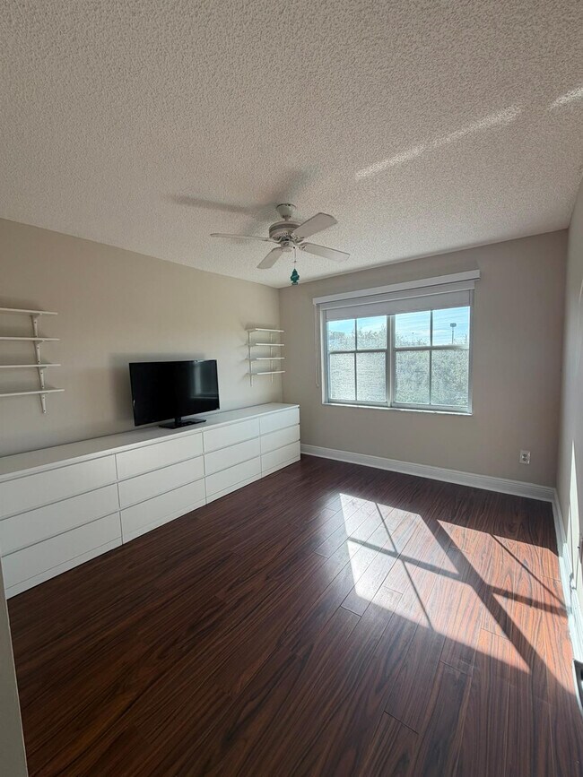 Building Photo - 165 NW 96th Terrace