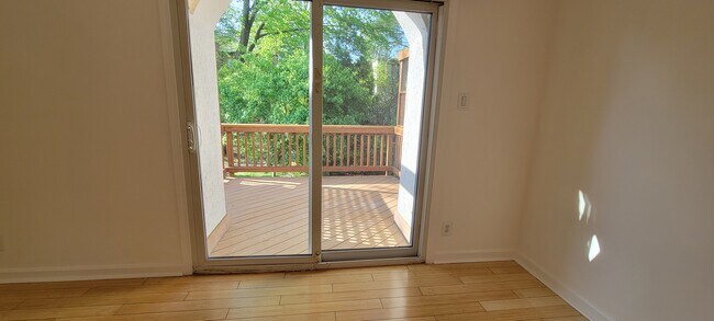 Building Photo - 1632 Valencia Way