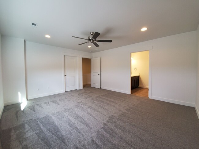 Building Photo - 522 Bedrock Loop