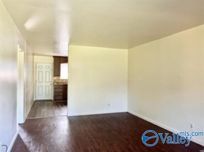 Building Photo - 1332 Oshaughnessy Ave NE