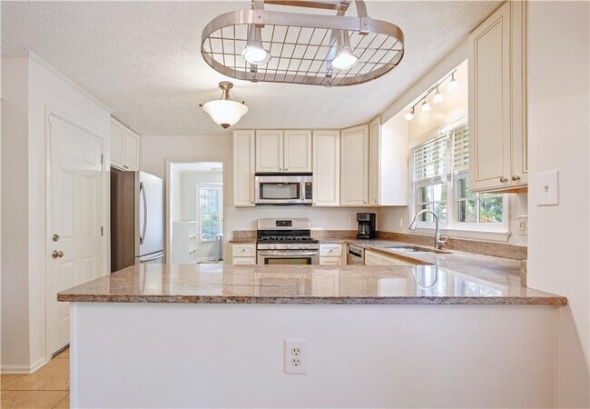 Building Photo - 3003 Maple Ln