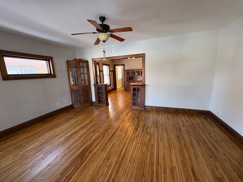 Building Photo - 509 W 22nd St