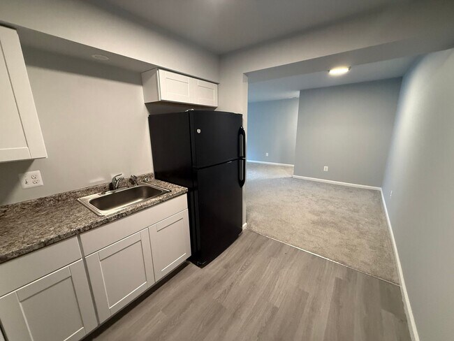 Building Photo - Renovated Condo in Quiet Community on 1st ...