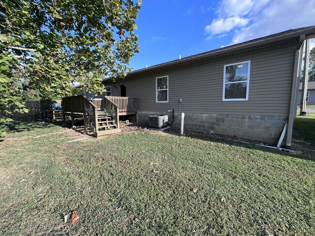 Building Photo - 40 Marie Ln