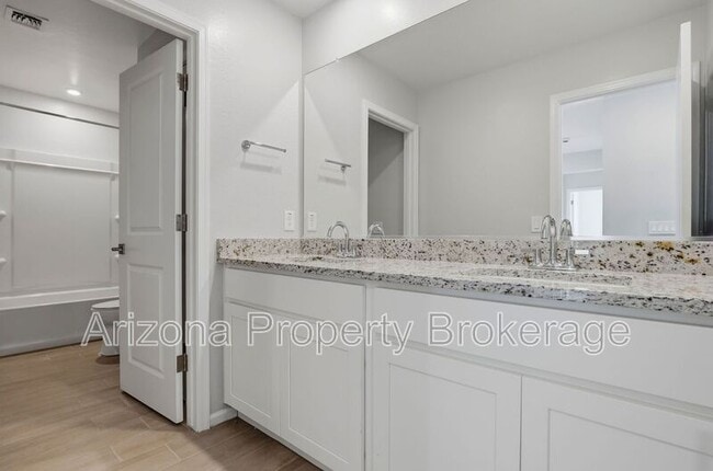 Building Photo - 17232 W Paraiso Ln