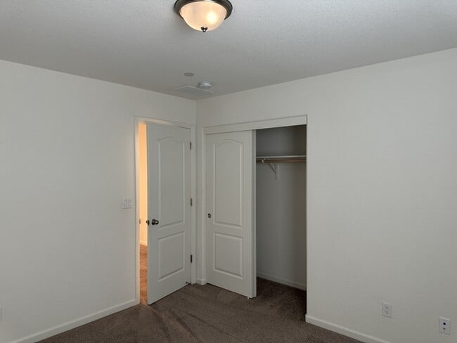 Building Photo - Manteca 5 Bedroom, 3 Bath Executive Style ...