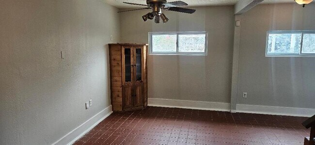 Building Photo - 5927 Moonmist Dr