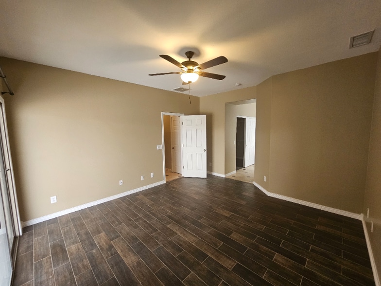 Building Photo - 5623 S 54th Dr