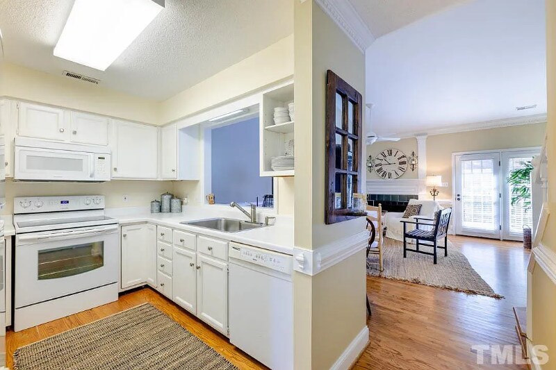 Building Photo - 56 Forest Oaks Dr