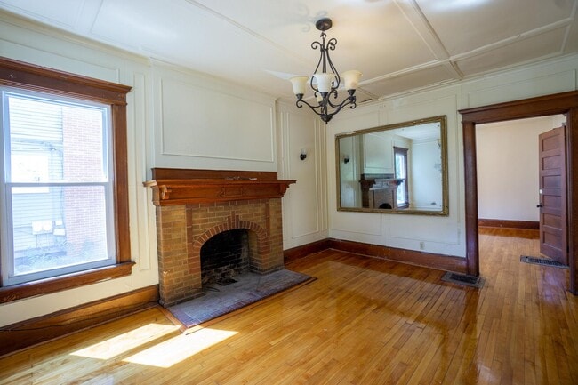 Building Photo - 813 Euclid Ave