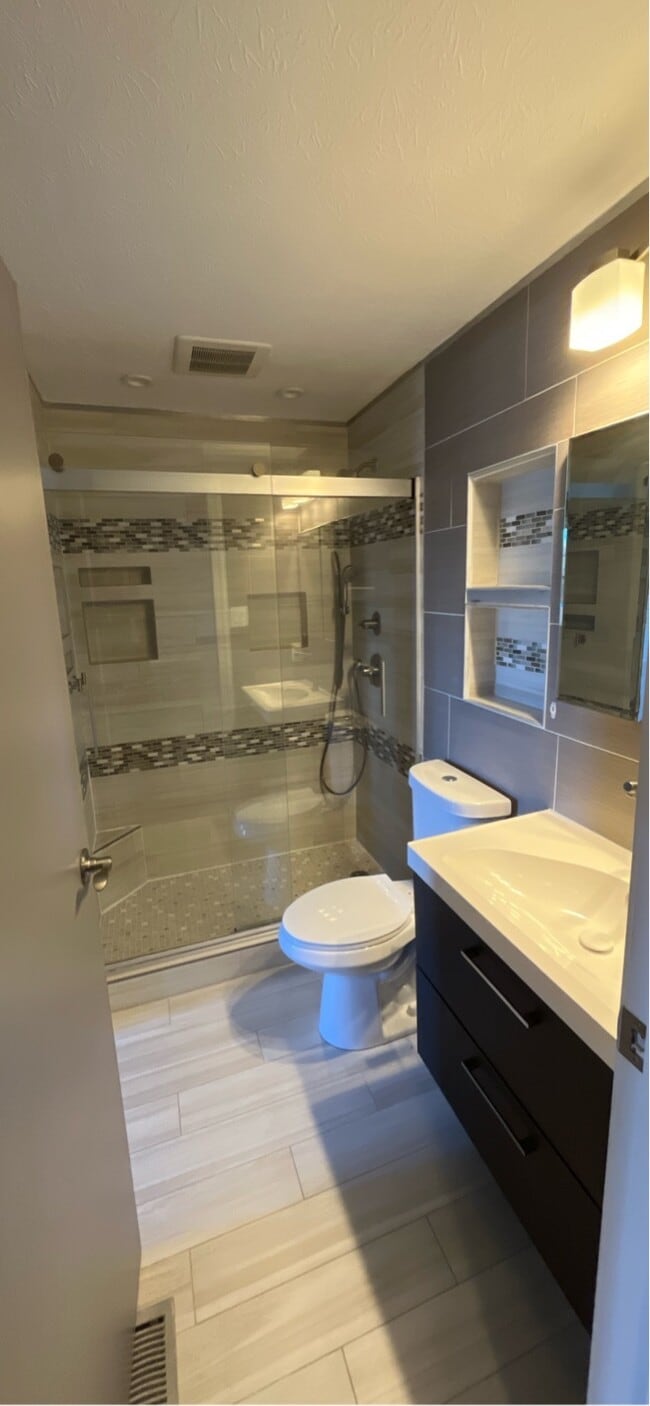 Building Photo - 208 Bonnie Brae Dr