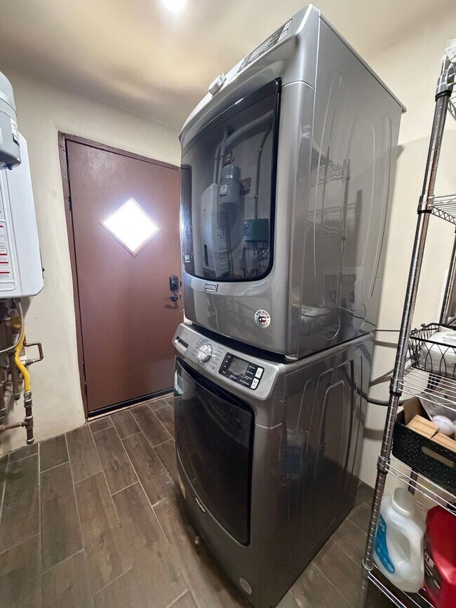 Building Photo - 152 Lorenzo Rd