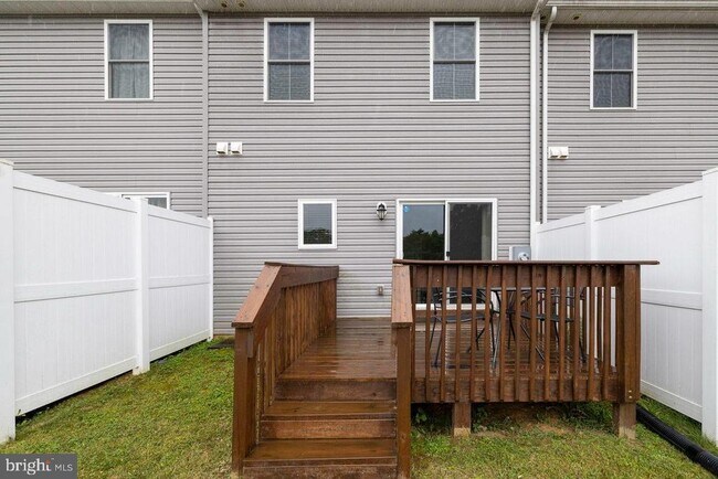 Building Photo - 102 Cedar Point Ln