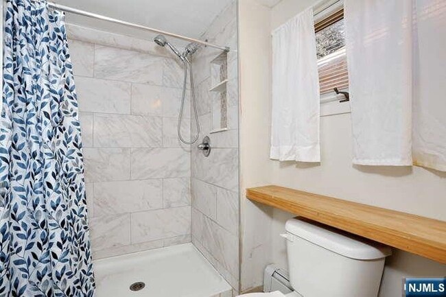 Building Photo - 68 Mohawk Ave