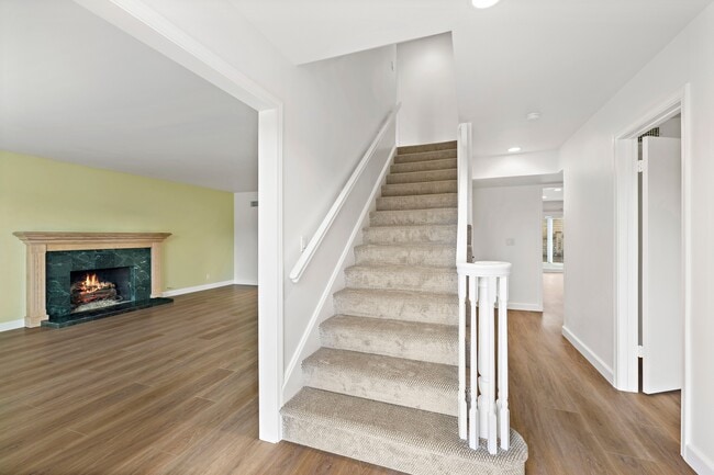 Building Photo - 20152 Redlands Dr