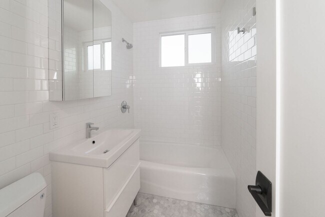Building Photo - 1167 Bellevue Ave