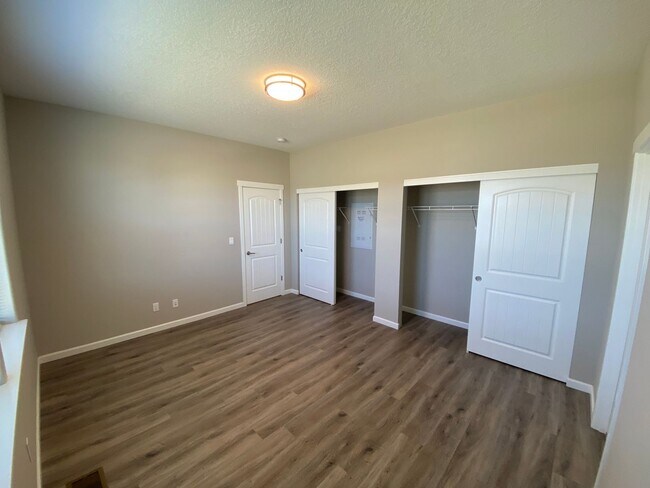 Building Photo - 556