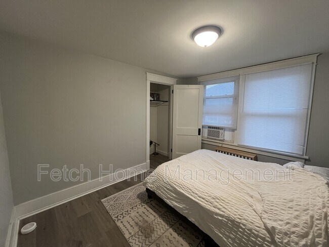 Building Photo - 834 W Main St