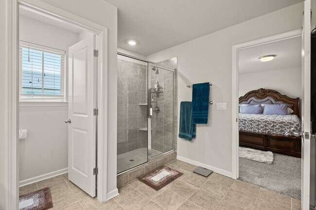 Building Photo - Gorgeous 3 BR/2.5 BA Townhome in Marietta-...