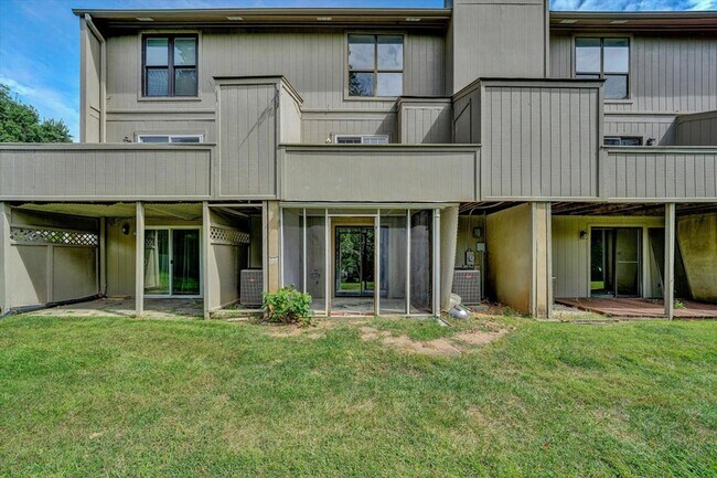 Building Photo - 7311 Maple Ct SW