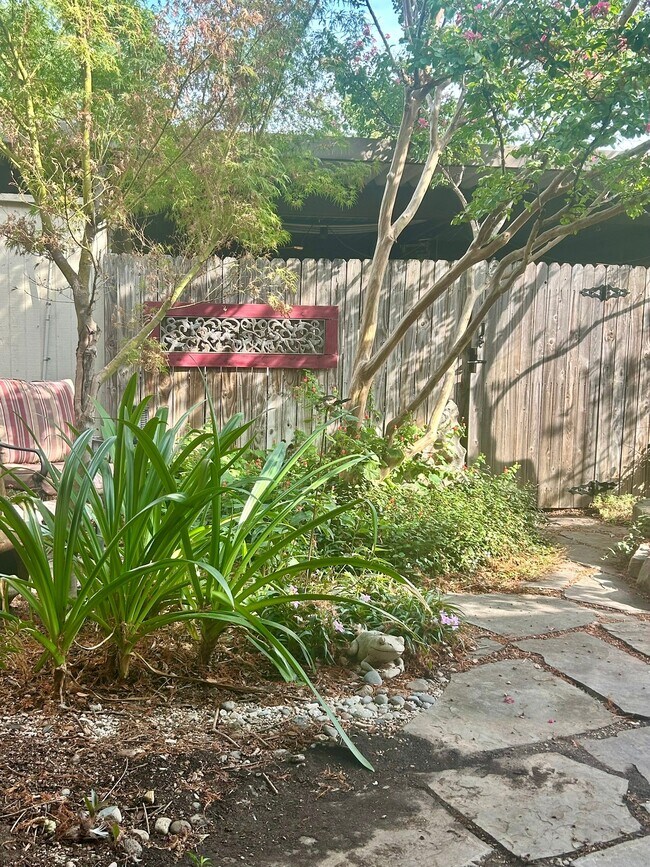 Building Photo - 2101 Warnford Pl