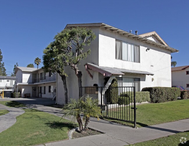 Building Photo - 10862, 10781 Palma Vista Ave.