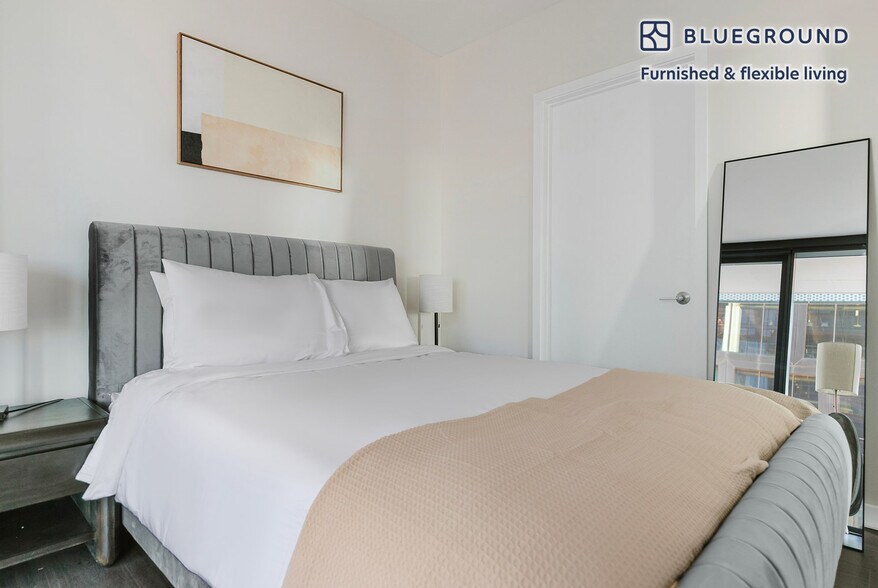 Building Photo - 730 W Couch Pl