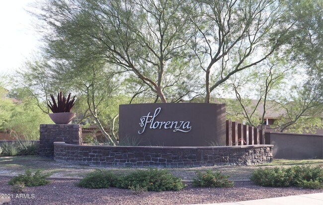 Building Photo - Gorgeous 5 Bed 3.5 Bath 3 Car garage home with private pool + SOLAR in gated community in Peoria