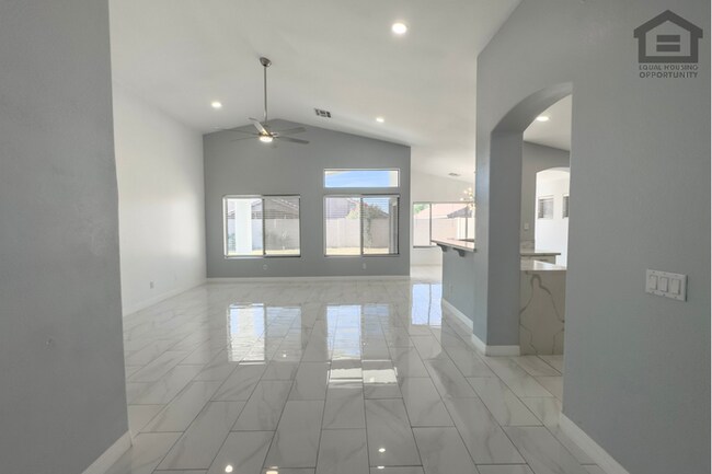 Building Photo - 3Bed/2Bath House at AZ-101 Loop/75th Ave! Ready for Immediate Move-In! -- HOME OFFICE!