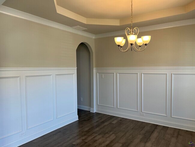 Building Photo - 105 Lacey Oak Ln