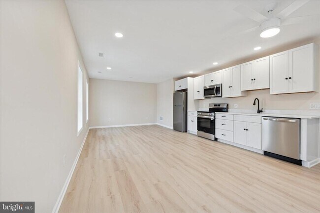 Building Photo - 202 E King St